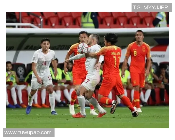 2004年中国足球队与意大利队激战回顾及精彩瞬间分析