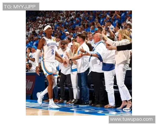 小牛队与雷霆队西部决赛第三场激战回顾与精彩瞬间解析